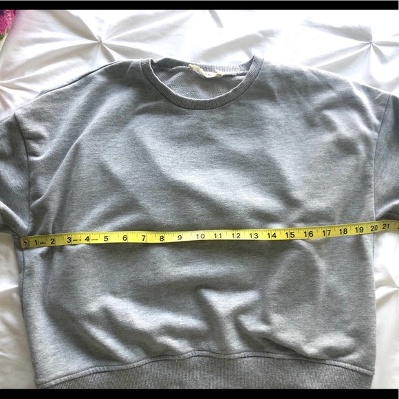 Cropped High-Low Sweatshirt - Picture 12 of 16